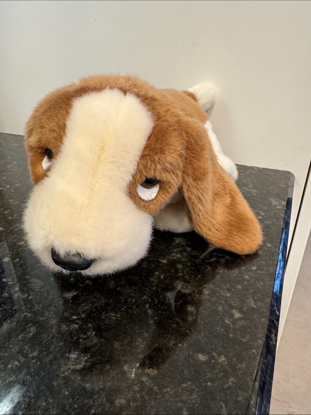 TY BEANIE BABIES TRACKER THE BASSET HOUND. Size 12”. Missing tags.